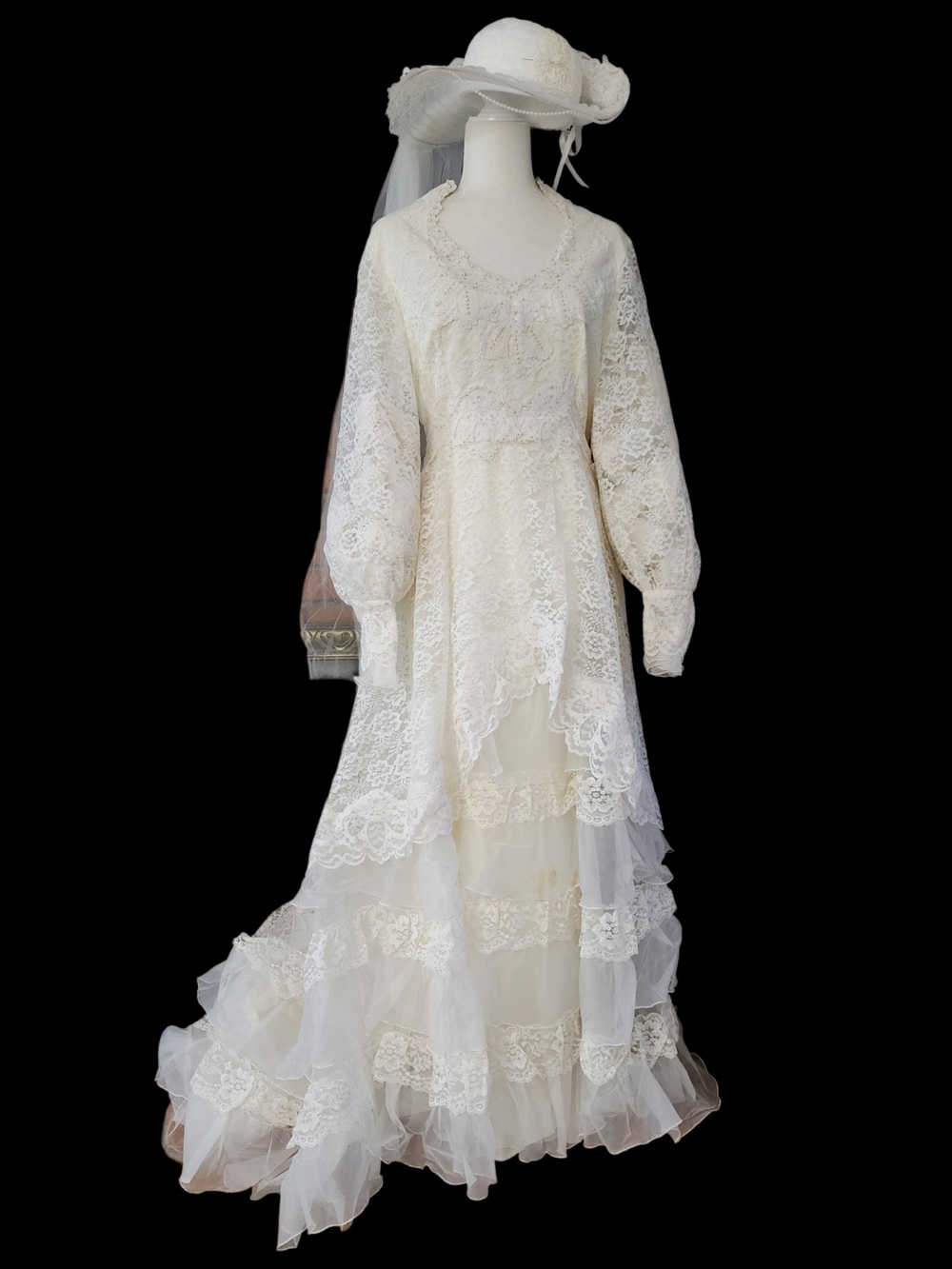 Ivory Lace Vintage-Inspired Wedding Gown with Long Sleeves Size 14